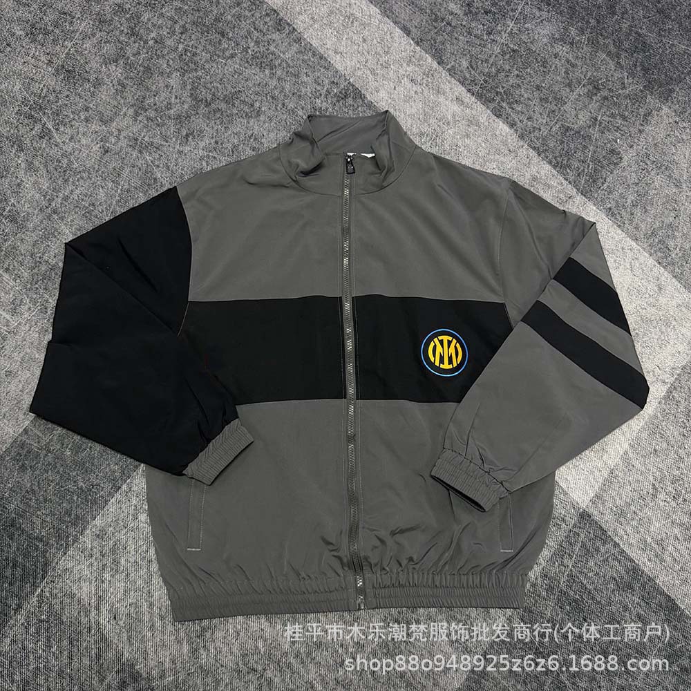 26-27 Inter Milan long-sleeved windproof jacket, retro training and match-day outfit, pre-match football jacket, windproof and waterproof