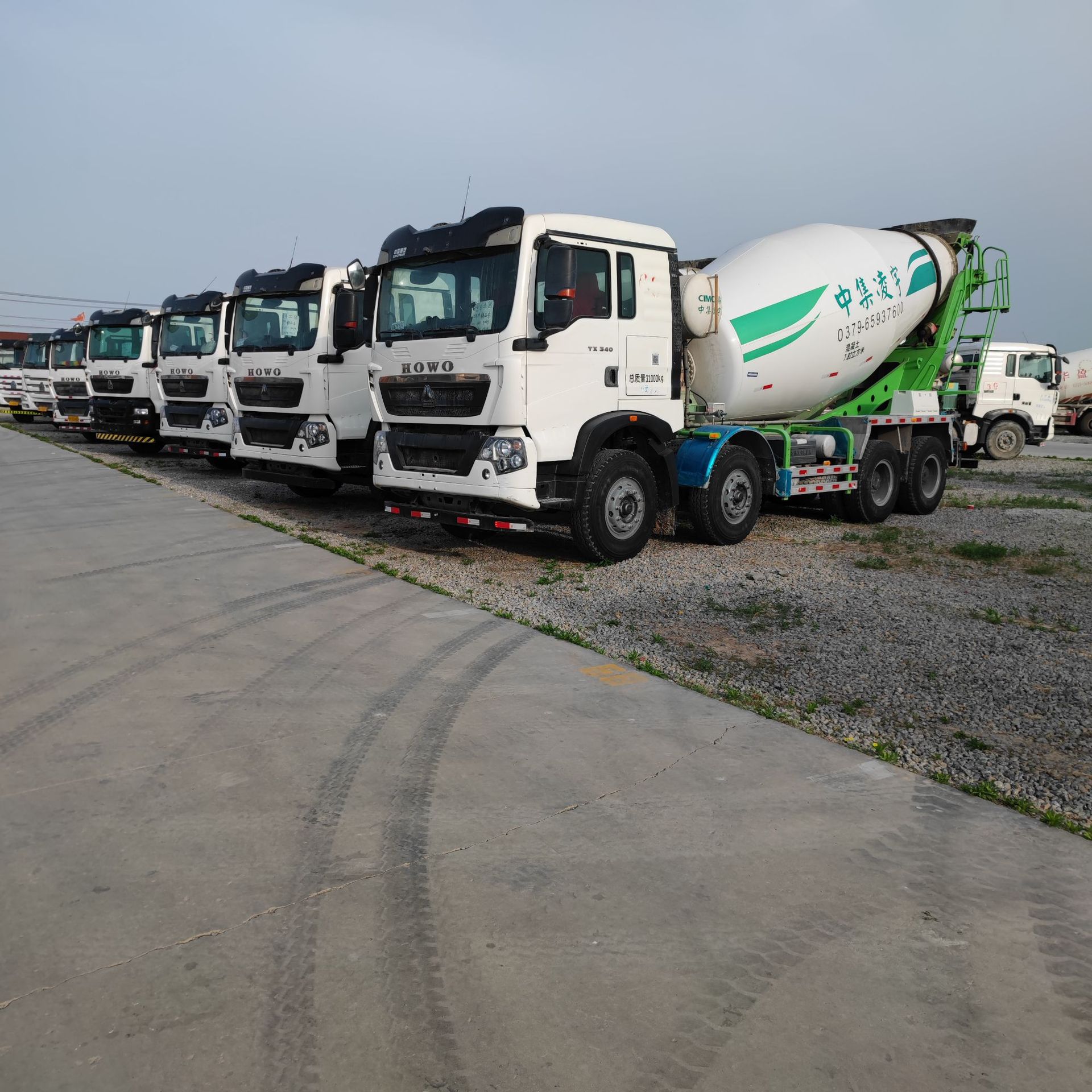 Used Dump Truck for Export, Shaanxi Automobile Delong F3000 6X4 Rear Eight-Wheel Dump Truck with Weichai Engine