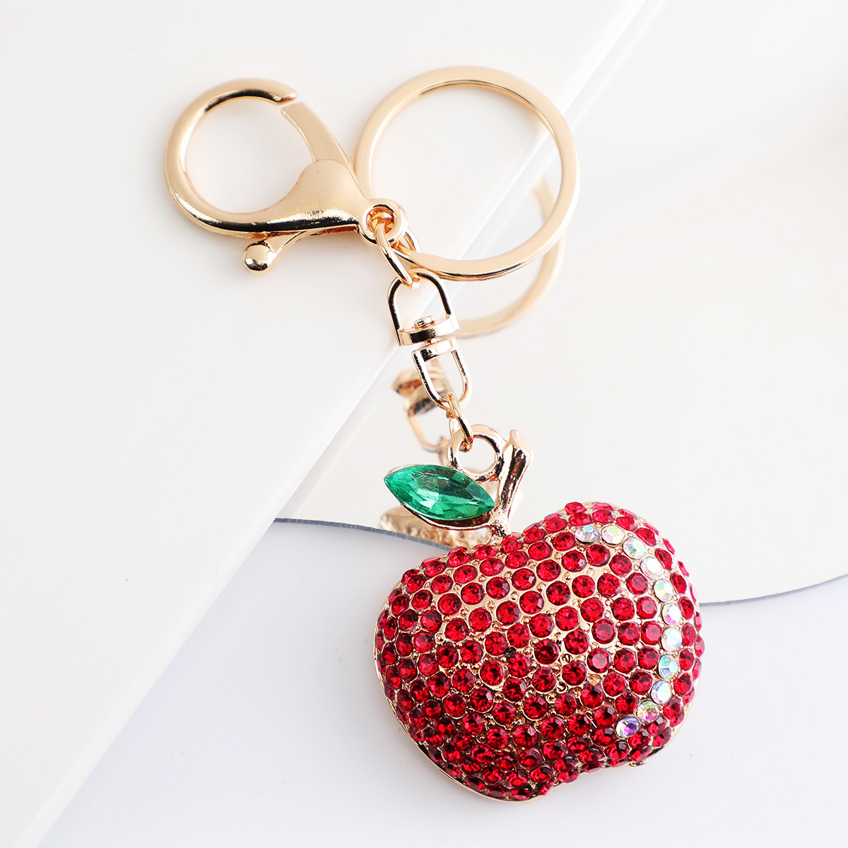 Vintage luxe sleutelhanger, grensoverschrijdende sleutelhanger met diamanten ingelegde rode appel, legering, autosleutelhanger, damestashanger, fruitserie hanger accessoire_voghion.com