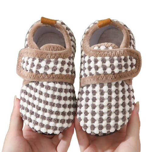 Kindergarten indoor shoes for autumn and winter new Velcro fur shoes for home floor insulation, warmth, mute early education and anti-slip
