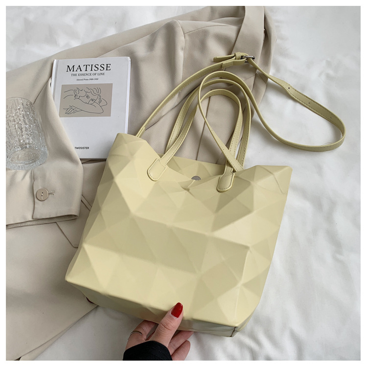 Niche design irregular largecapacity bag 2021 new trendy tote bag shoulder messenger bagpicture145