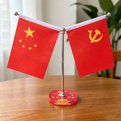 Car ornaments, Car-Mounted Red Flag Ornaments, Creative