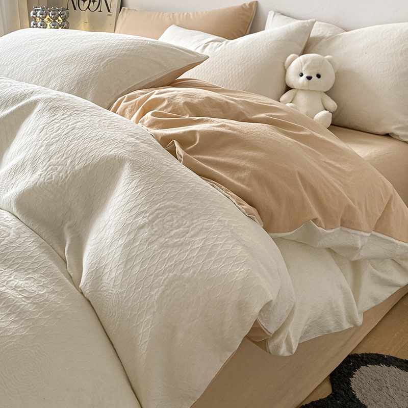 Un juego de cuatro piezas de cama de algodón 100 piezas de hilo de tres capas de algodón puro simple y ligero de lujo sábana cubierta de edredón juego de cama de tres piezas