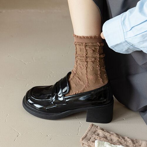 Autumn and winter retro socks for women mid-tube bubble mouth vertical striped socks solid color embossed black and white student JK style Lolita socks