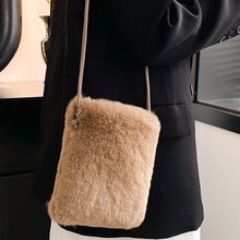 秋冬时尚潮流包包女2025新款洋气毛绒小方包高级感百搭休闲单肩包