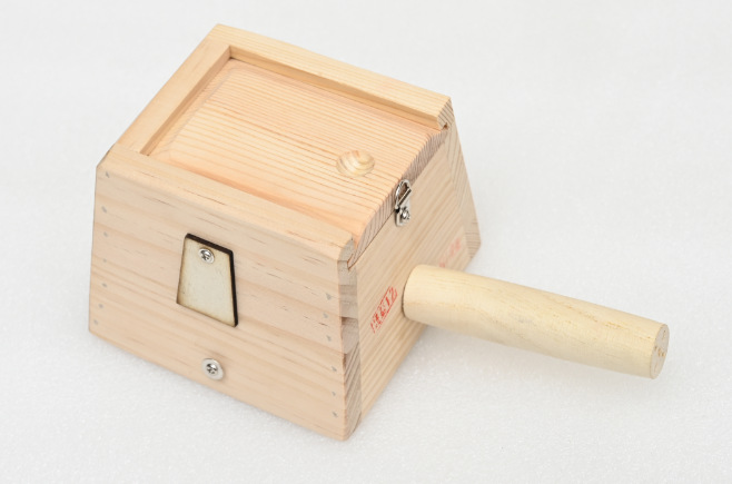 Wooden Moxibustion Box Single Stick Holder Solid Wood Home Use Portable Ai Jiu with Handle Heat Shield overview