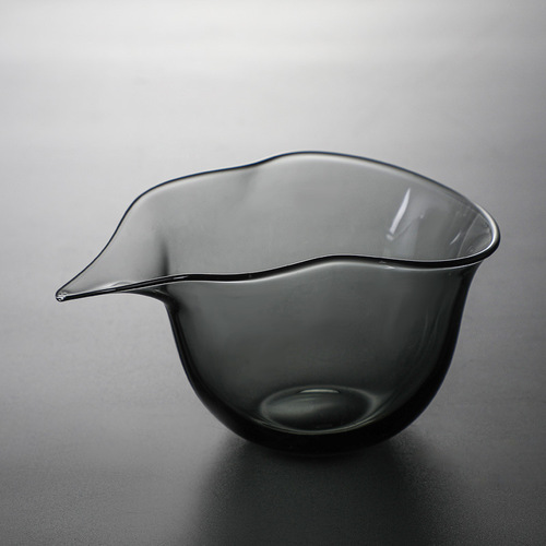 Japanese-style high-borosilicate glass shared teapot, gourd-shaped shared teapot, tea dispenser, glass tea server—elegant, creative, handcrafted tea set