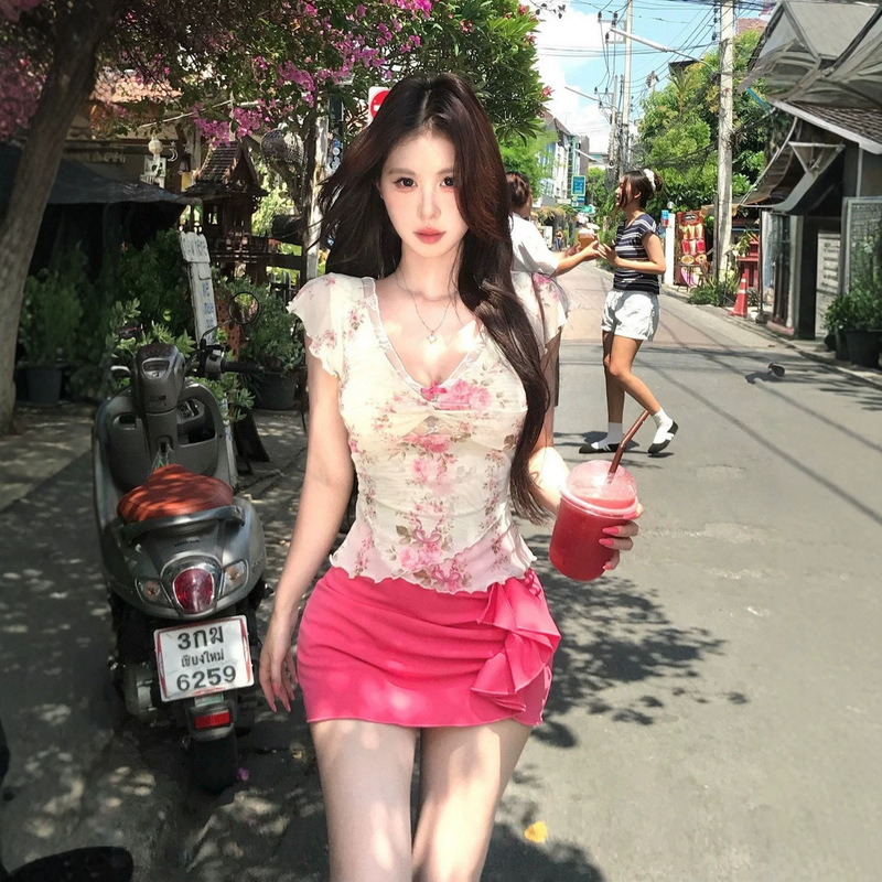 Sweet and Spicy Girl Outfit Floral Lace V-Neck Short-Sleeved T-Shirt Top for Women Summer Elegant High-Waisted Hip-Hugging Short Skirt Two-Piece Set