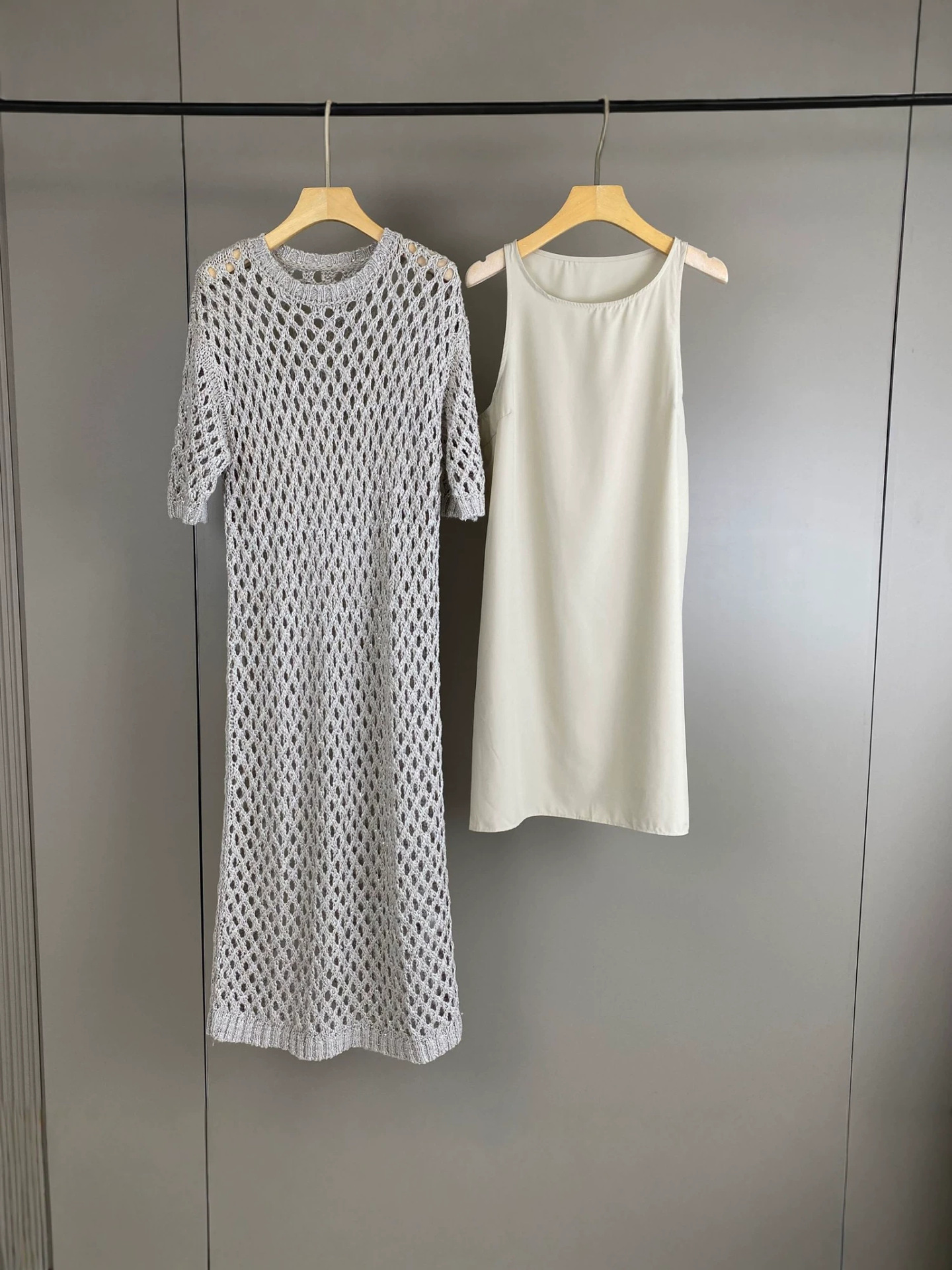 Summer silk fashionable dress with a round collar