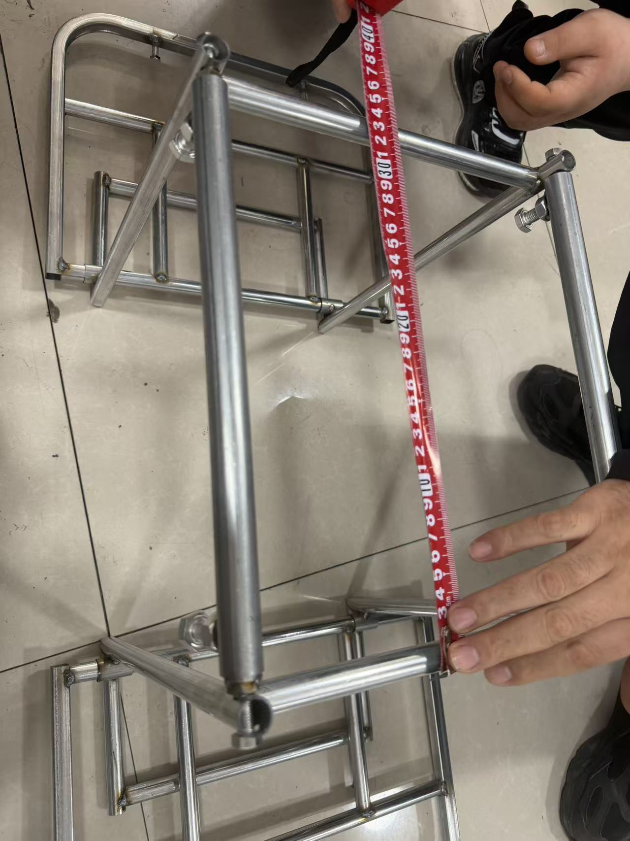New Model of Electric Scooter Motorcycle Frame with Foldable Heavy-Duty Rack for Street Vending, Two-Wheeled Electric Vehicle Cargo Rack