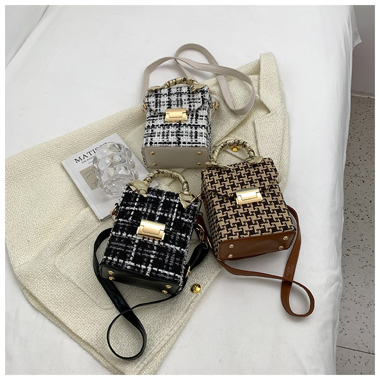 autumn and winter 2021 new fashion plaid messenger small square bagpicture2