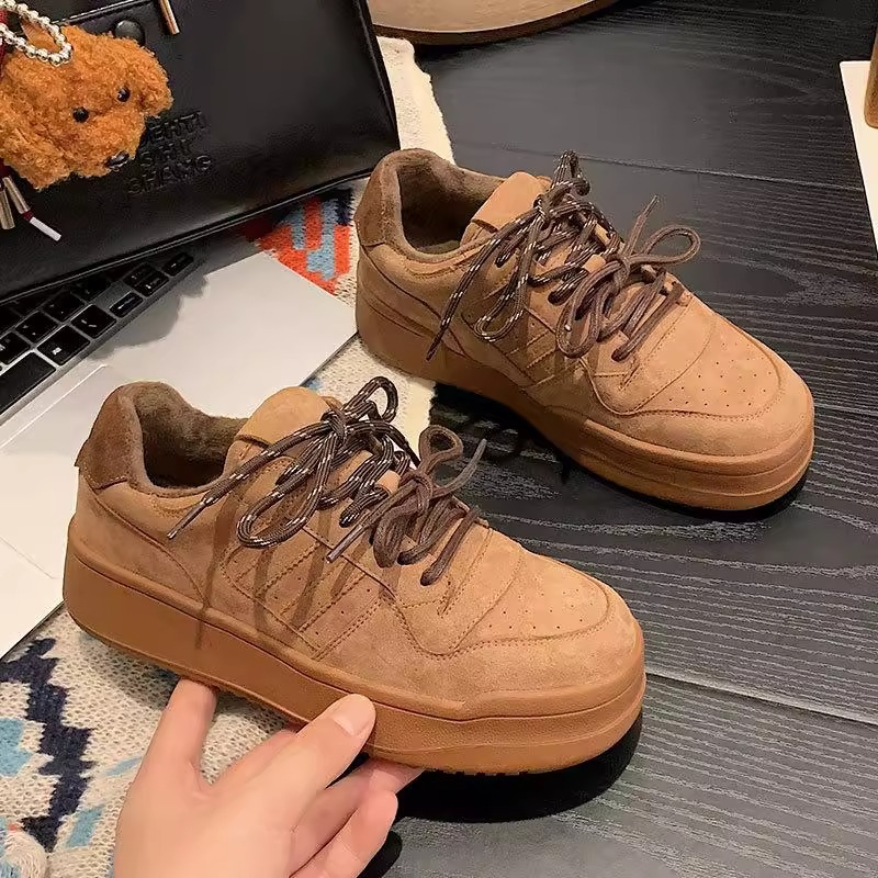 Zapatos blancos de suela gruesa de cuero para mujer 2025 nuevos zapatos de entrenamiento alemanes de punta redonda con cordones zapatos deportivos casuales zapatos transpirables de todo fósforo