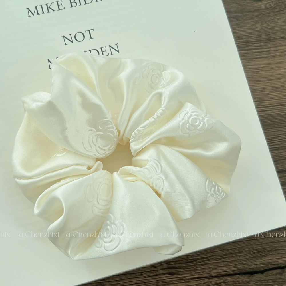 베이지 카멜리아