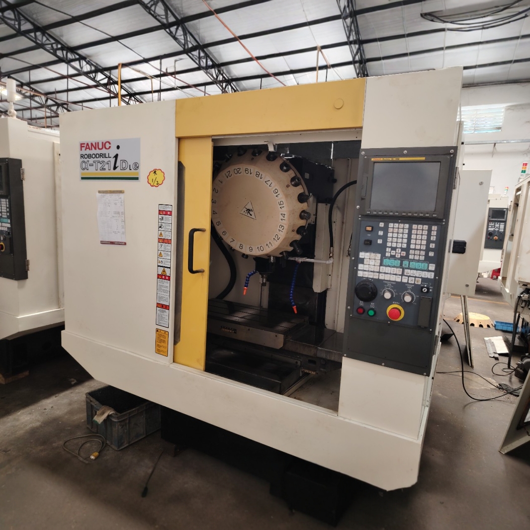 出售Fanuc &-14DiA钻攻中心、7成新法兰克钻攻加工中心CNC数控