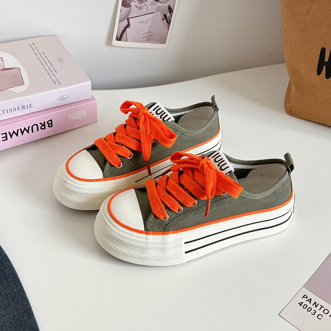 Estilo de Hong Kong nicho zapatos de lona de suela negra y gruesa mujer 2025 nuevos zapatos deportivos de tablero estudiantil h1323 a principios de otoño