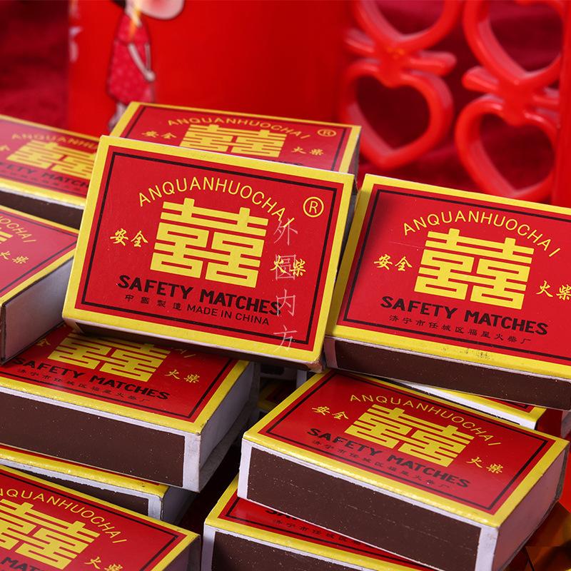 Matches, old-fashioned household cigarette lighting, outdoor matches and matches, nostalgic wedding outdoor fire materials