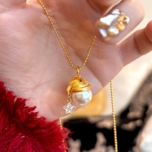 Pearl Brushed Christmas Hat Pendant Women's Ins Style Woolen Chain Light Luxury High-end Glitter Diamond Star Necklace
