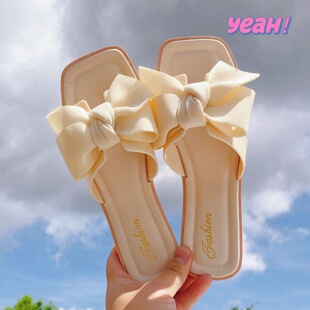 С���L�����Y�и�Ů��Ь���ֵ�r�аٴ�����K�⴩��߅ɳ����Ь