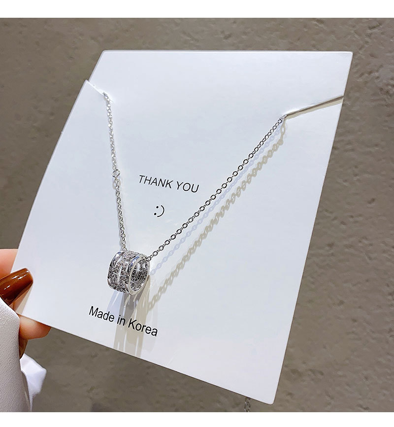 Korean Hollow Diamond Pendant Necklace Female Titanium Steel Clavicle Chain display picture 6