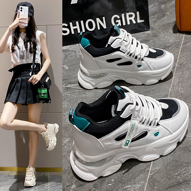 Zapatillas deportivas casuales de malla transpirable con suela gruesa para mujer, estilo verano 2025, que aumentan la altura, modernas y que estilizan el pie.
