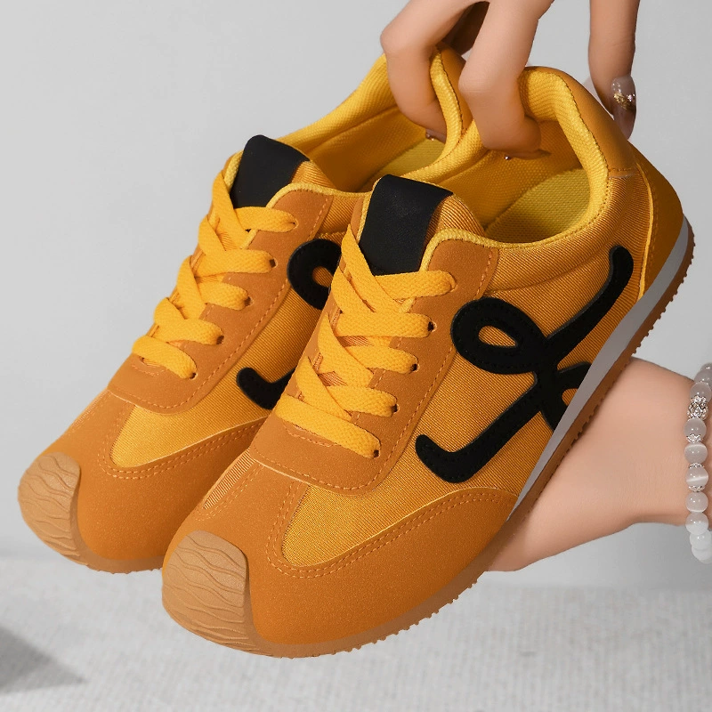 Женские летние новые дышащие кроссовки, желтые кроссовки на мягкой подошве в стиле ретро, ​​модные универсальные кроссовки для тренировок