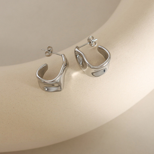 New European and American fashion simple ins style irregular C-shaped geometric earrings titanium steel gold-plated ear studs ear accessories 