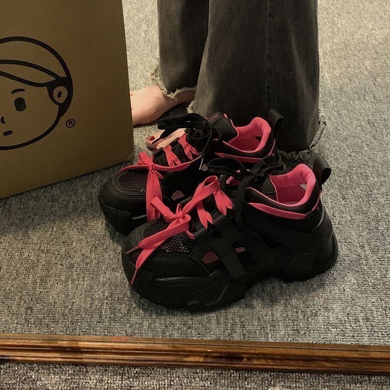 Zapatos de padre de malla para mujeres verano nuevos zapatos de mujer huecos zapatos deportivos casuales transpirables zapatos de altura pequeños