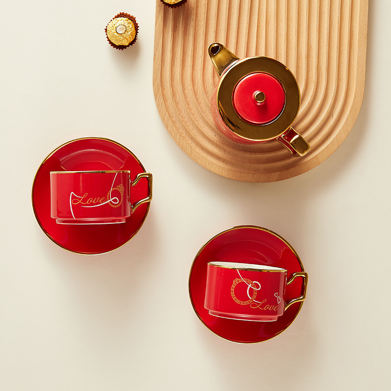 INS pareja flor juego de té regalo de boda chapado en oro taza de café tetera de cerámica taza de agua caja de regalo de boda traje