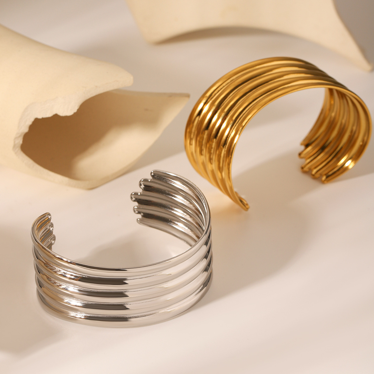 INS personalidad europea y americana exagerada pulsera brillante multicapa pulsera de acero de titanio pulsera abierta de acero inoxidable de oro de 18 quilates sin decoloración