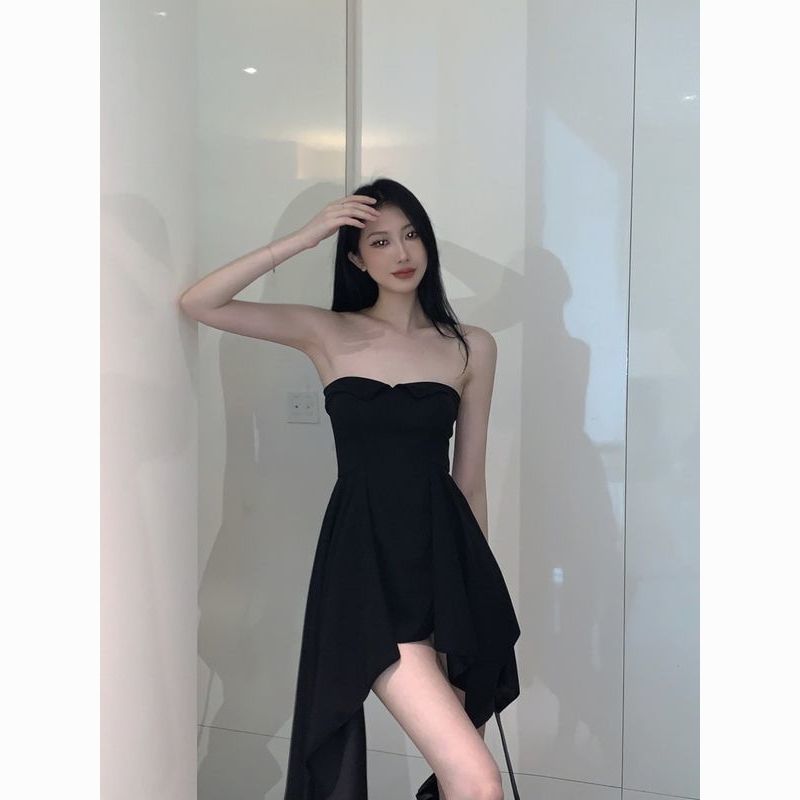 甜酷收腰不规则抹胸连衣裙女夏季性感黑色裙子一字肩露背辣妹短裙