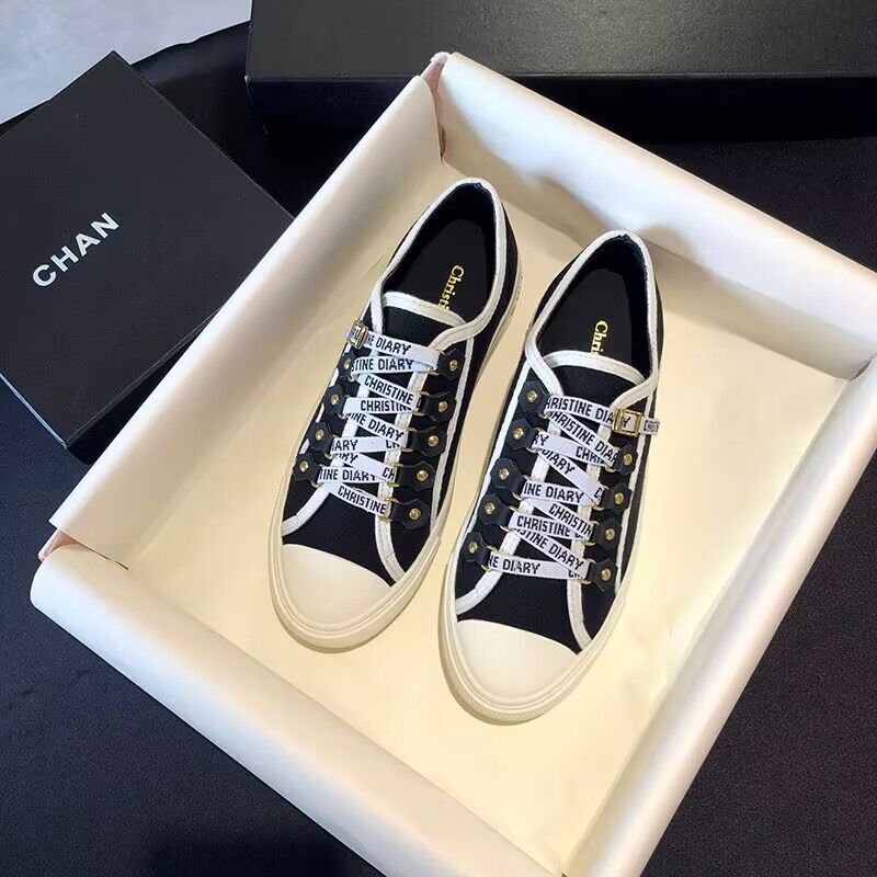 2024 nuevos zapatos de lona bajos de suela gruesa para primavera y verano para mujer D Home presbicia bordado Casual boca poco profunda zapatos individuales más fácil para combinar zapatillas de deporte