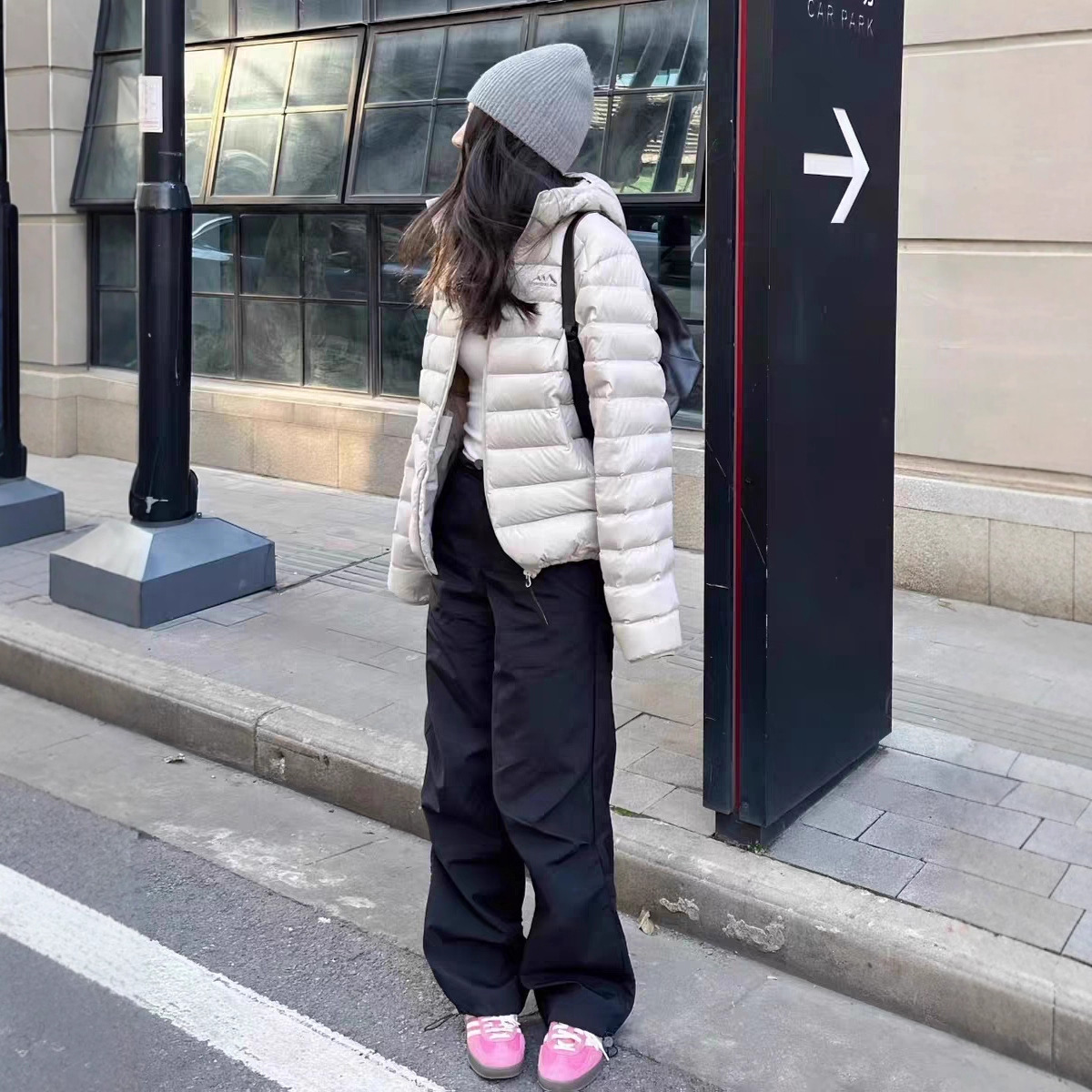 Women's down Jacket 2025 New Lightweight White Duck down Short Thick Slimming Korean Style Sports Hooded Coat Trendy