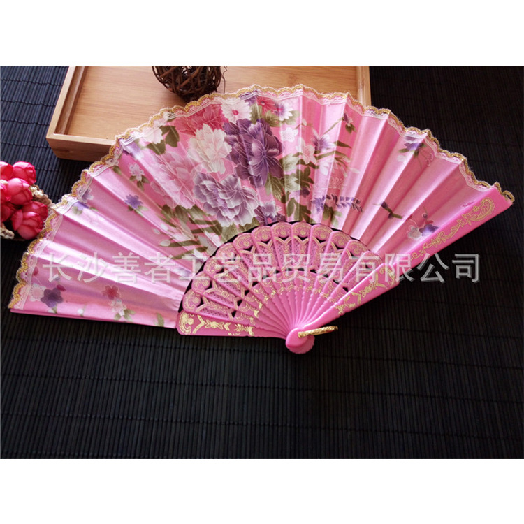 Hay en stock transfronterizo de plástico de hueso pequeño borde de encaje ventilador plegable ventilador de satén ventilador de la danza 8 colores opcionales