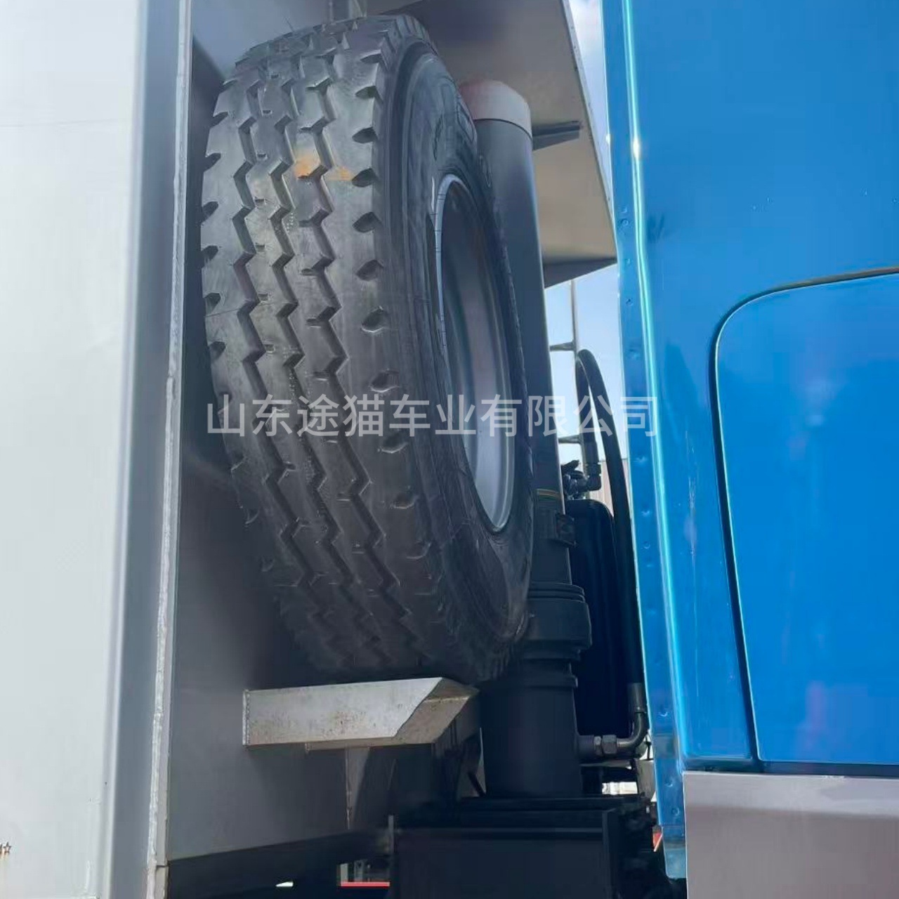 Foton Auman Galaxy 8X4 Front Four-Wheel Drive Rear Eight-Wheel Dump Truck for Mining, Soil, Gravel, and Sand Transport with Rear Dumping