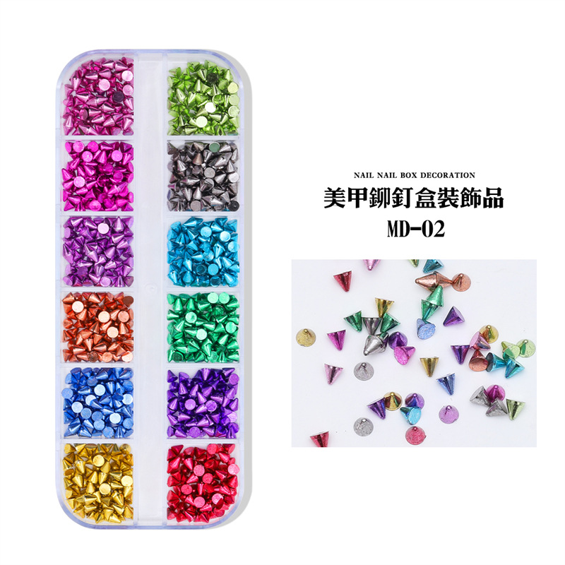 Cross-border exclusivo vintage punk estilo cónico remache joyería de uñas 12 rejilla de oro y plata de color joyería de uñas al por mayor