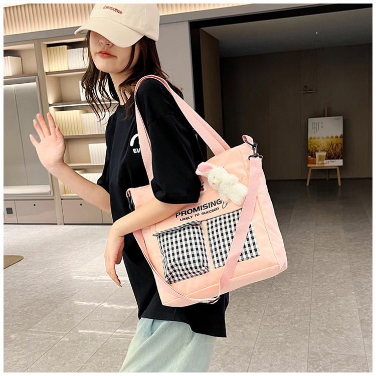 The new Korean-style cute nylon bag for class tutoring is a versatile checkered single-shoulder bag that is selling well (with a bear) undefined