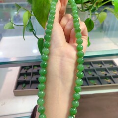 收藏级天然新疆和田玉俄料碧玉9.5mm 圆珠项链冰润果绿阳绿无黑点
