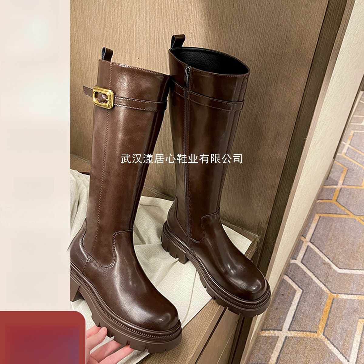 传祺女鞋厚底长筒靴2025秋冬新款棕色加绒长靴粗跟小金扣骑士靴子
