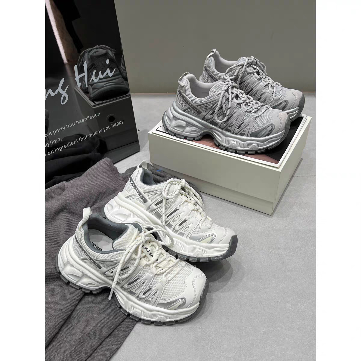 Lightweight breathable universal sneakers platform for leisure