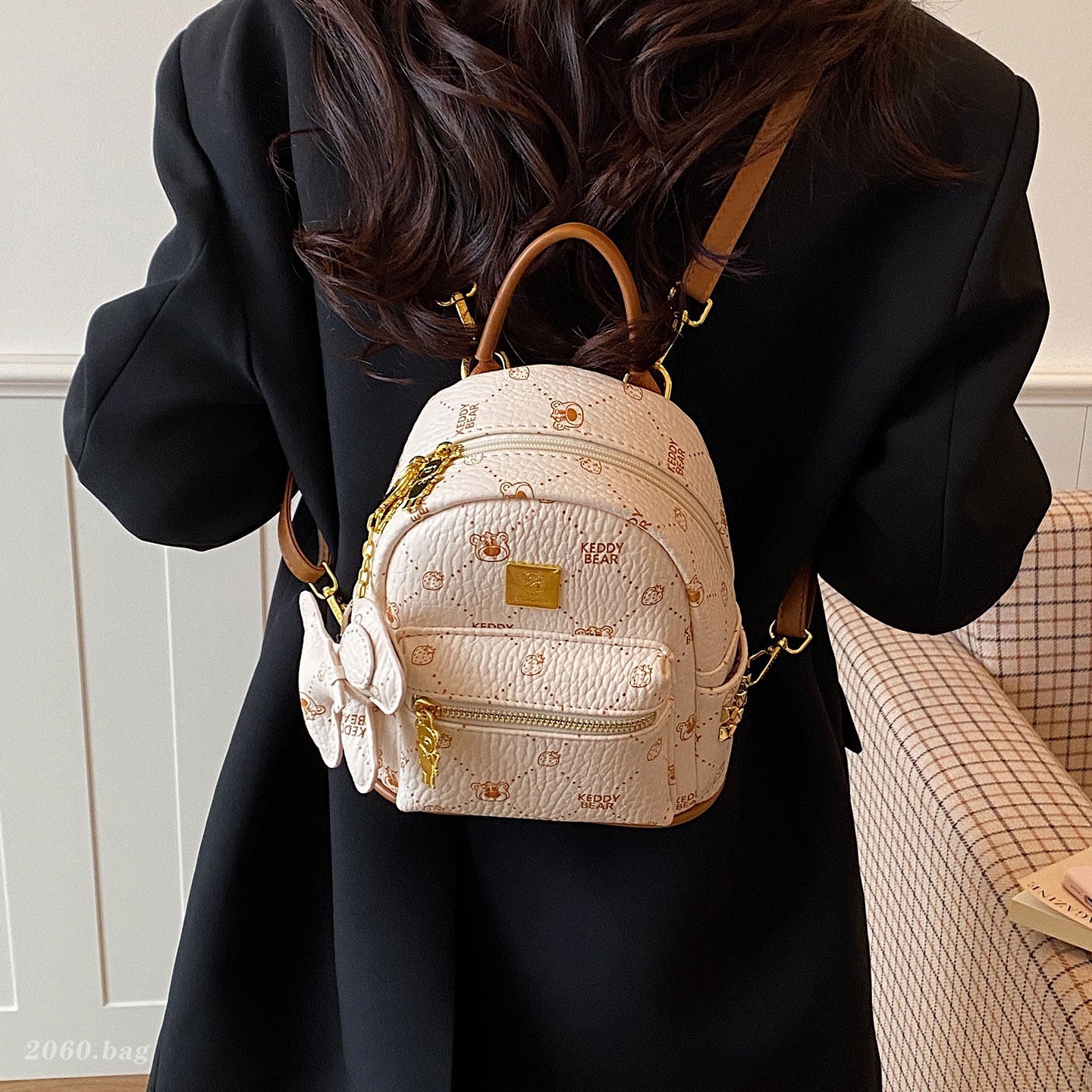 Mochila de moda de mujer verano 2026 popular nicho de hombro único bolso de temperamento versátil nuevo bolso de viaje casual simple