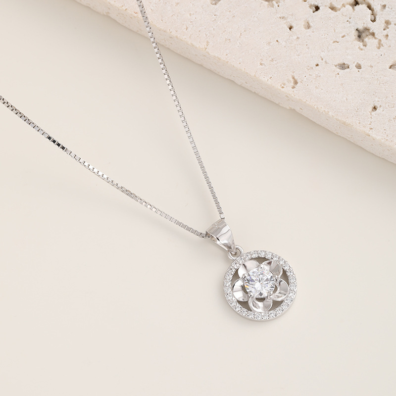 Japón y Corea del Sur pequeños colgantes de flores de plata esterlina frescos colgantes de moda personales para mujeres colgantes al por mayor