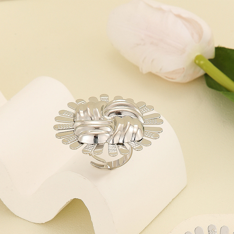 Anillo de flor de sol de plata