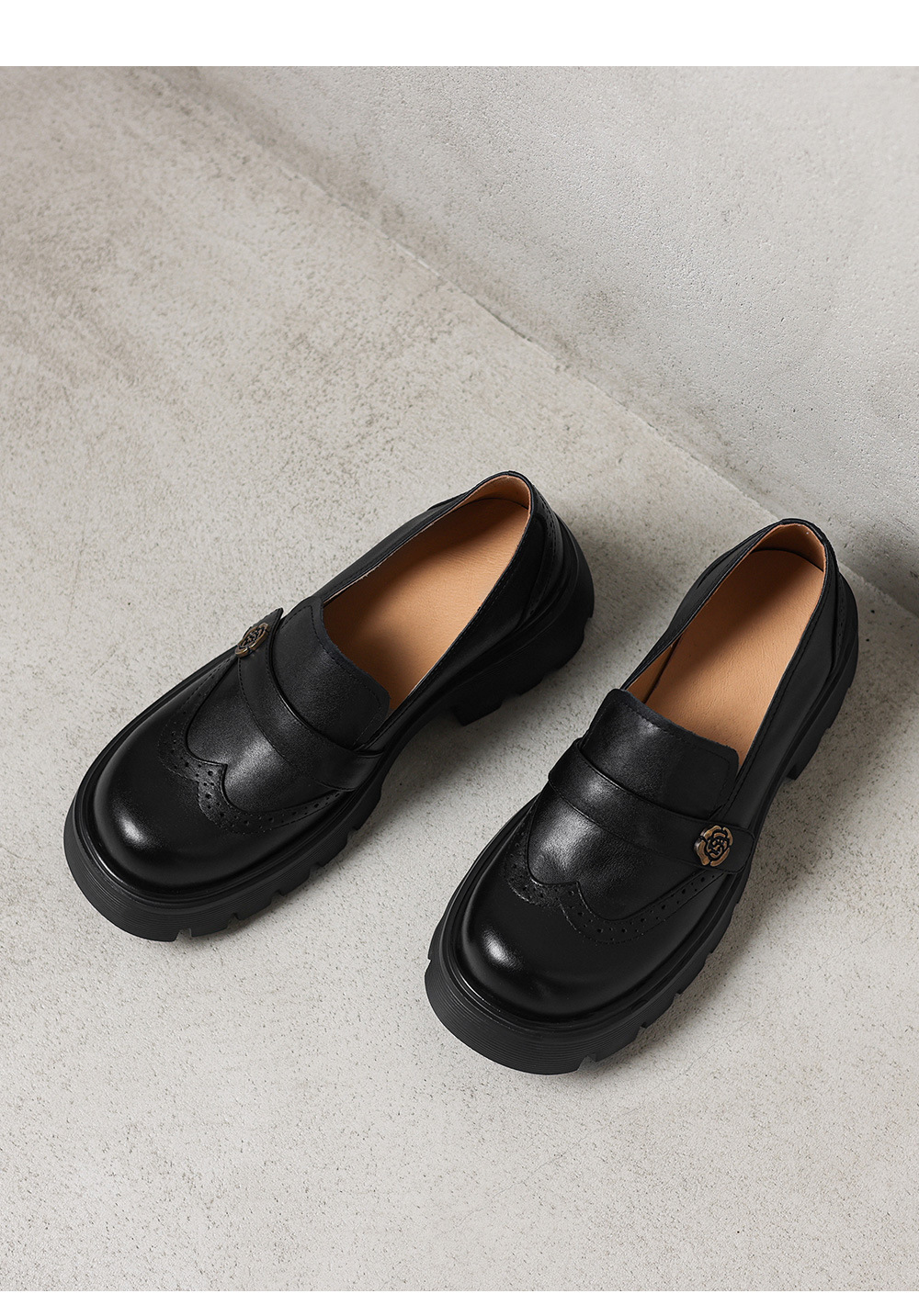 Giày loafer nữ đế xuồng phong cách Anh cổ điển, mũi tròn, gót cao nhỏ, họa tiết hoa sơn trà — màu nâu chi tiết 20