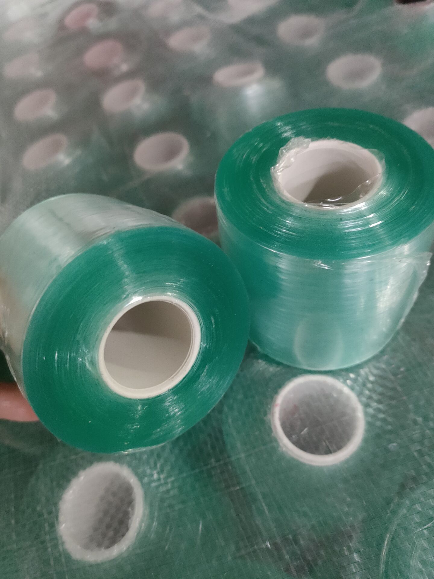 厂家批发小卷工业塑料包装膜 透明pvc电线缠绕膜 嫁接拉伸膜6cm
