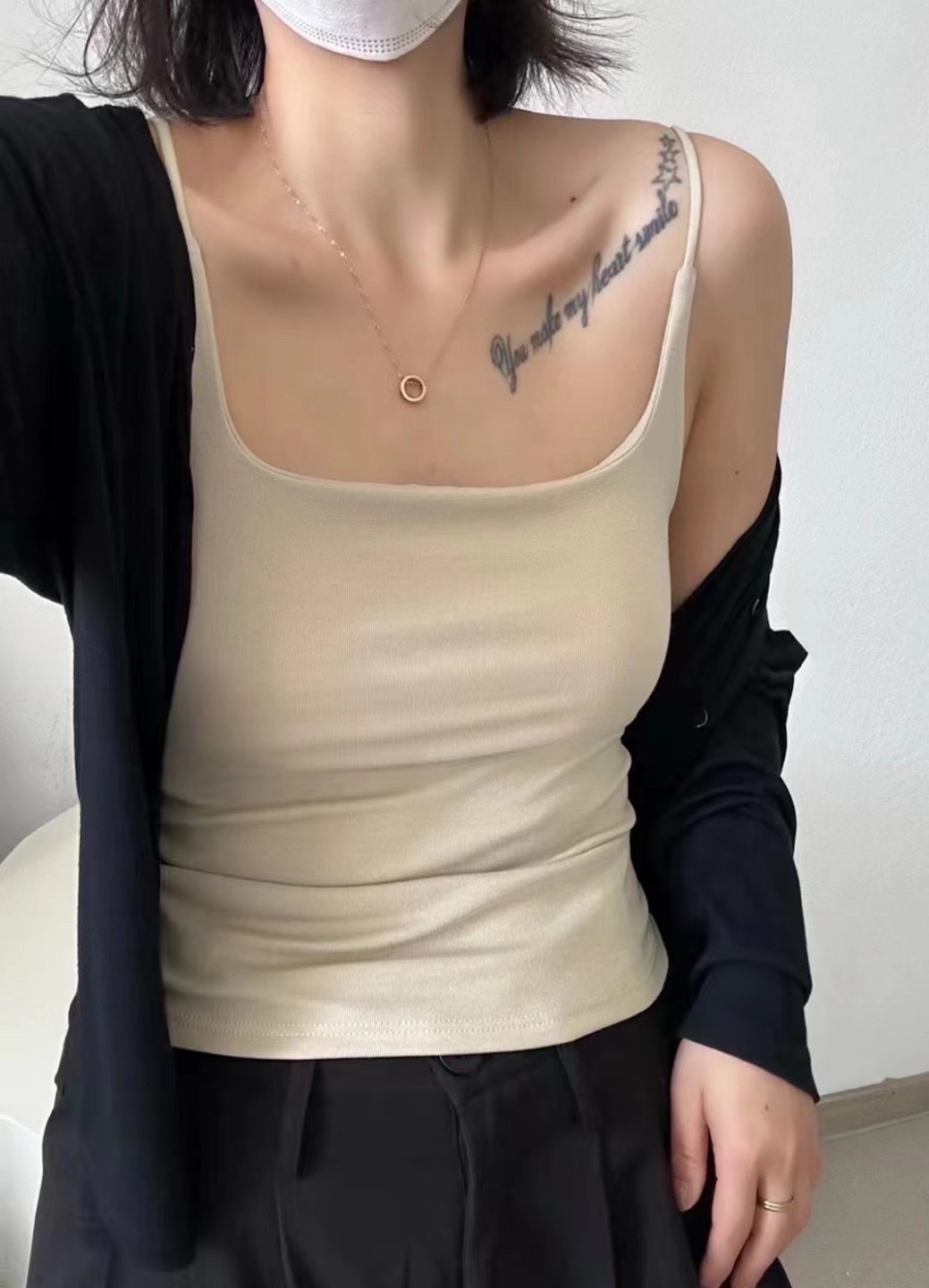 Apricot yellow [apricot color]