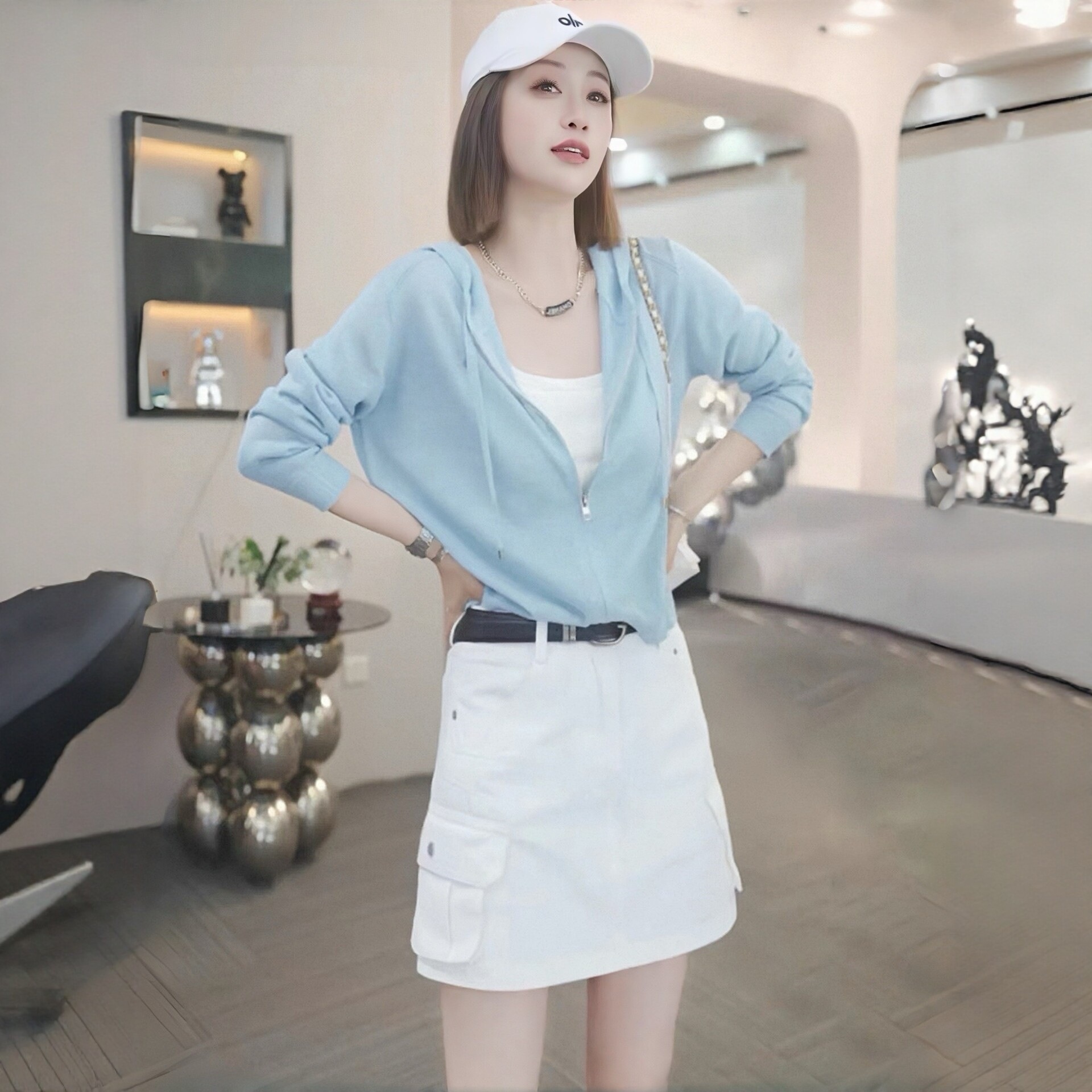 Fashionable long-sleeve with hood with zipper