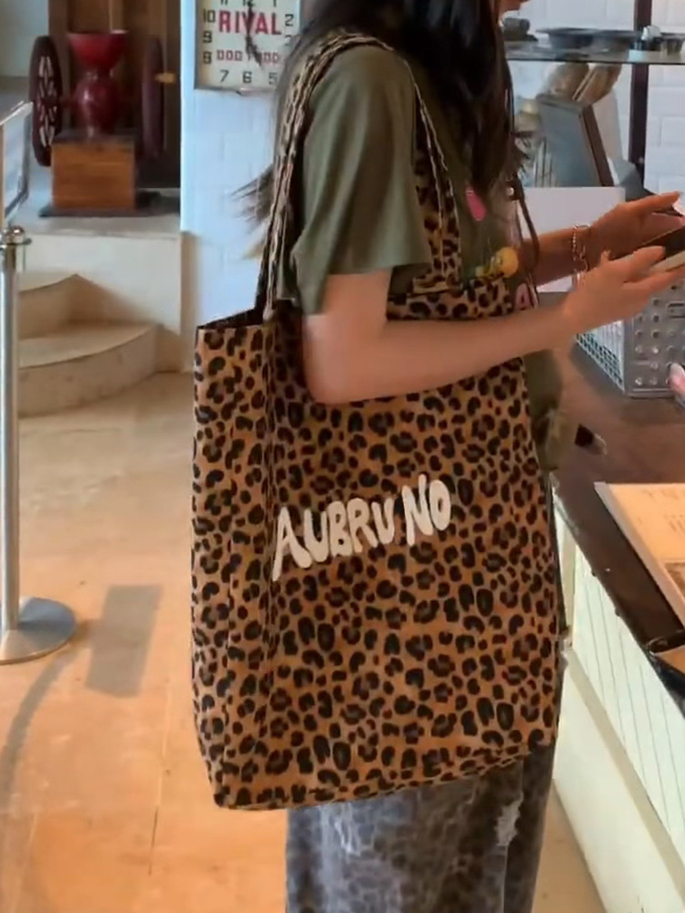 2024 Autumn/Winter Casual Versatile Canvas Panther Pattern Shopping Single Shoulder Handbag Underarm Bag New Trendy_voghion.com