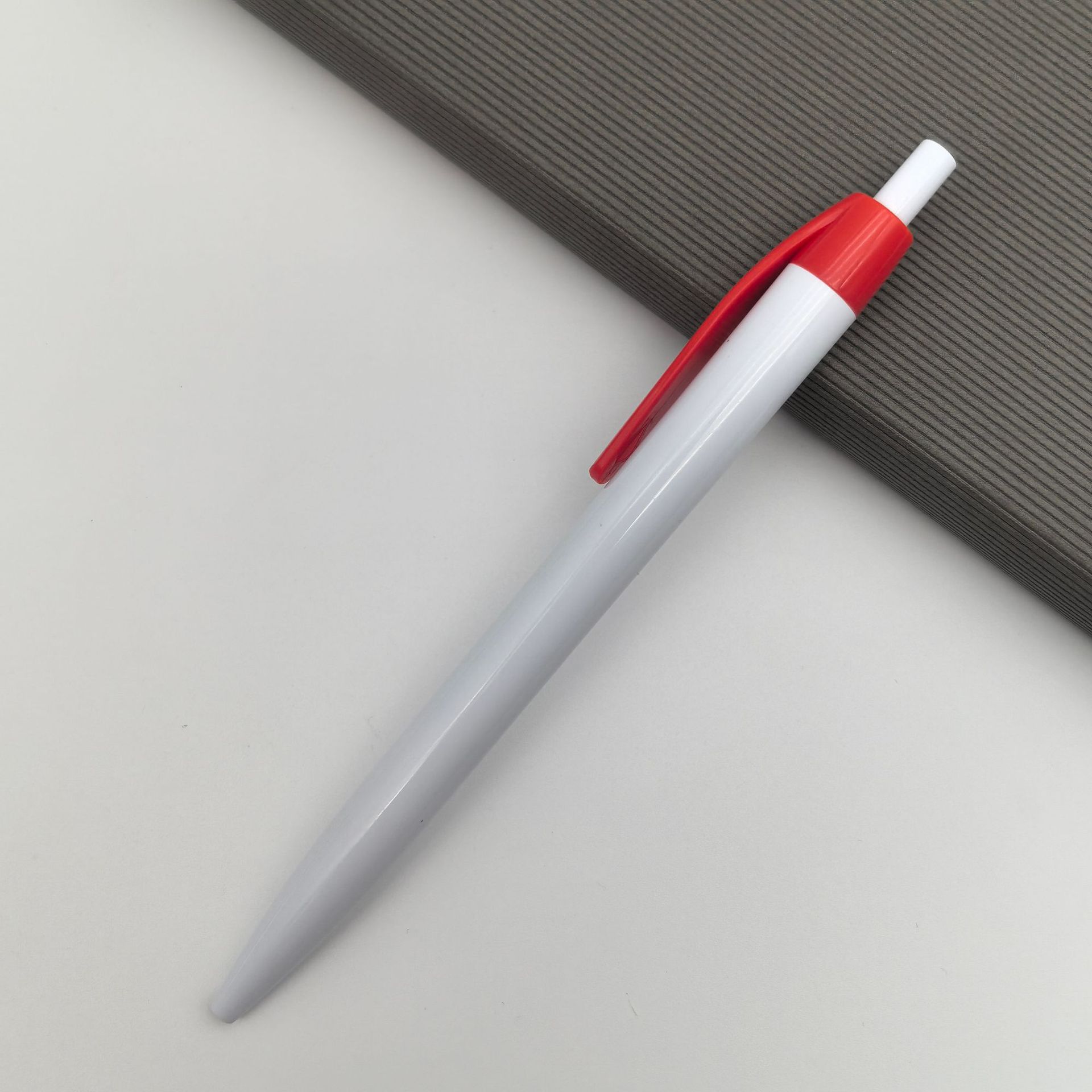 Bolígrafo publicitario personalizado bolígrafo publicitario blanco bolígrafo de plástico simple bolígrafo de plástico bolígrafo de hotel de oficina bolígrafo de plástico