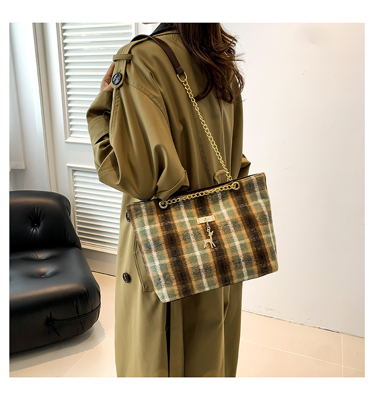 Fashionable woolen trendy striped deer bag for women, new autumn 2024 collection, chain niche single-shoulder crossbody bag undefined