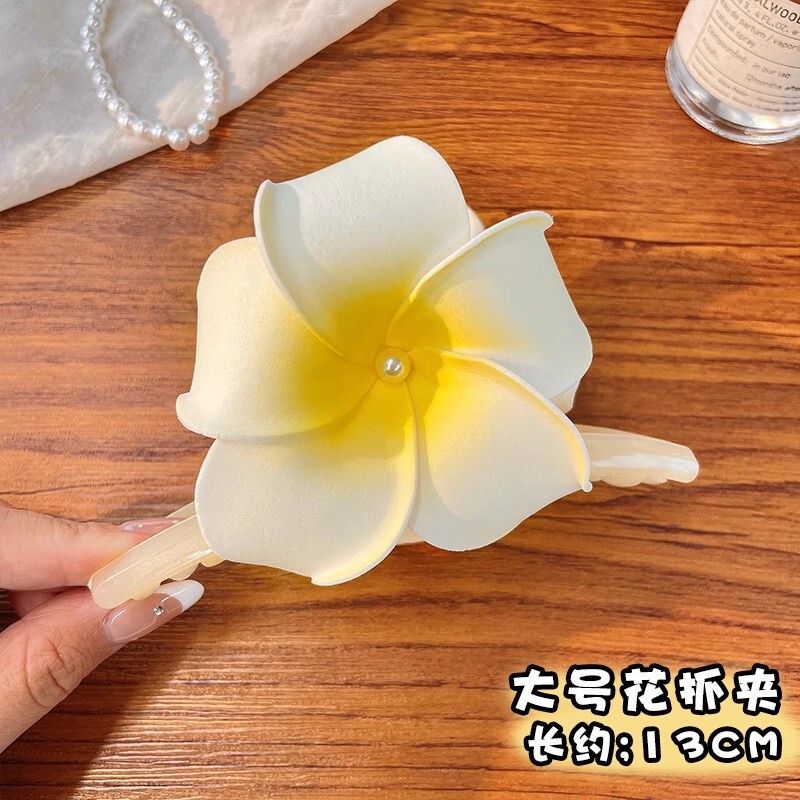夏のリゾート風の卵の花の髪は海辺の雰囲気感を挟みます。|undefined